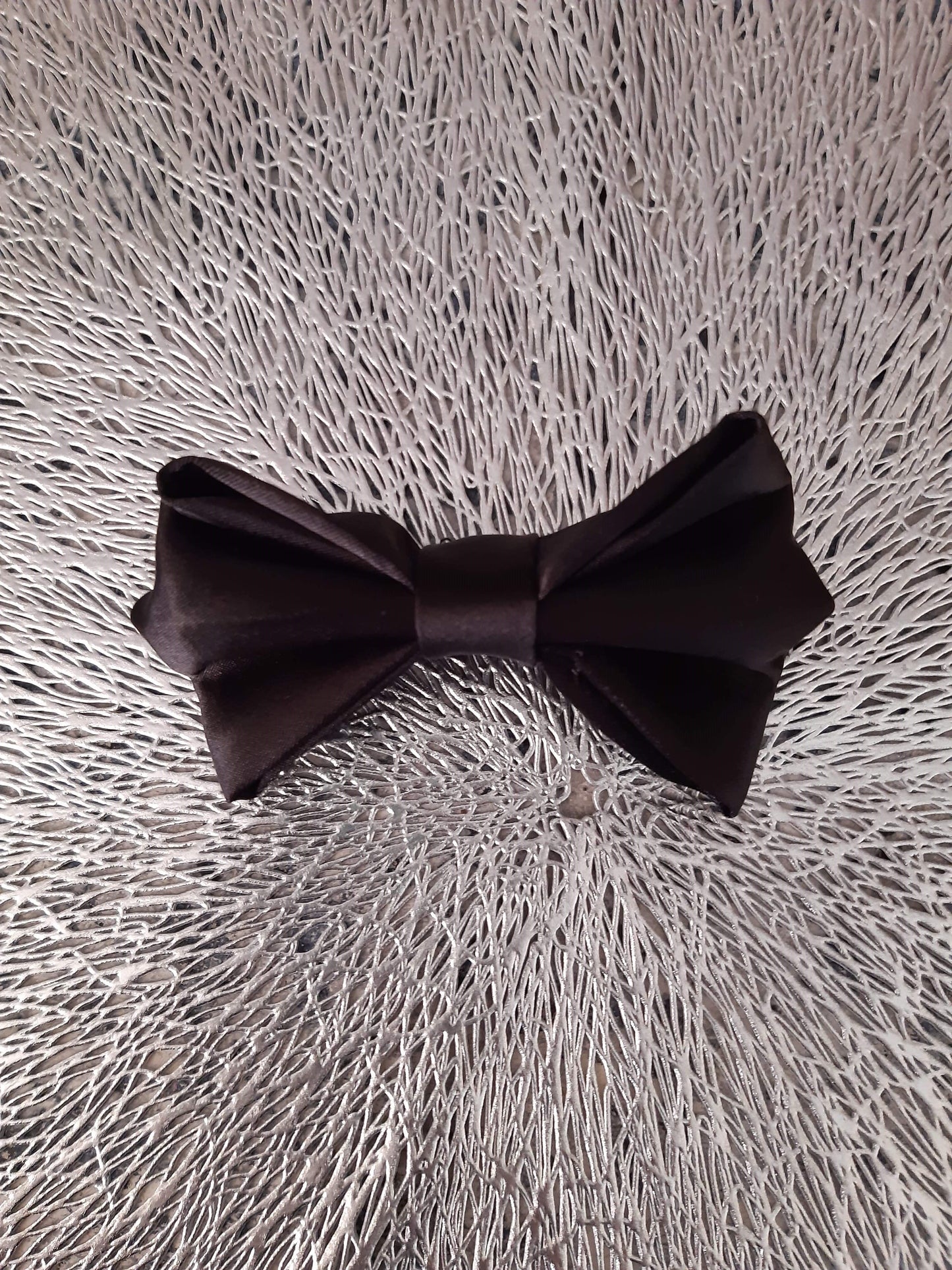 Bow tie
