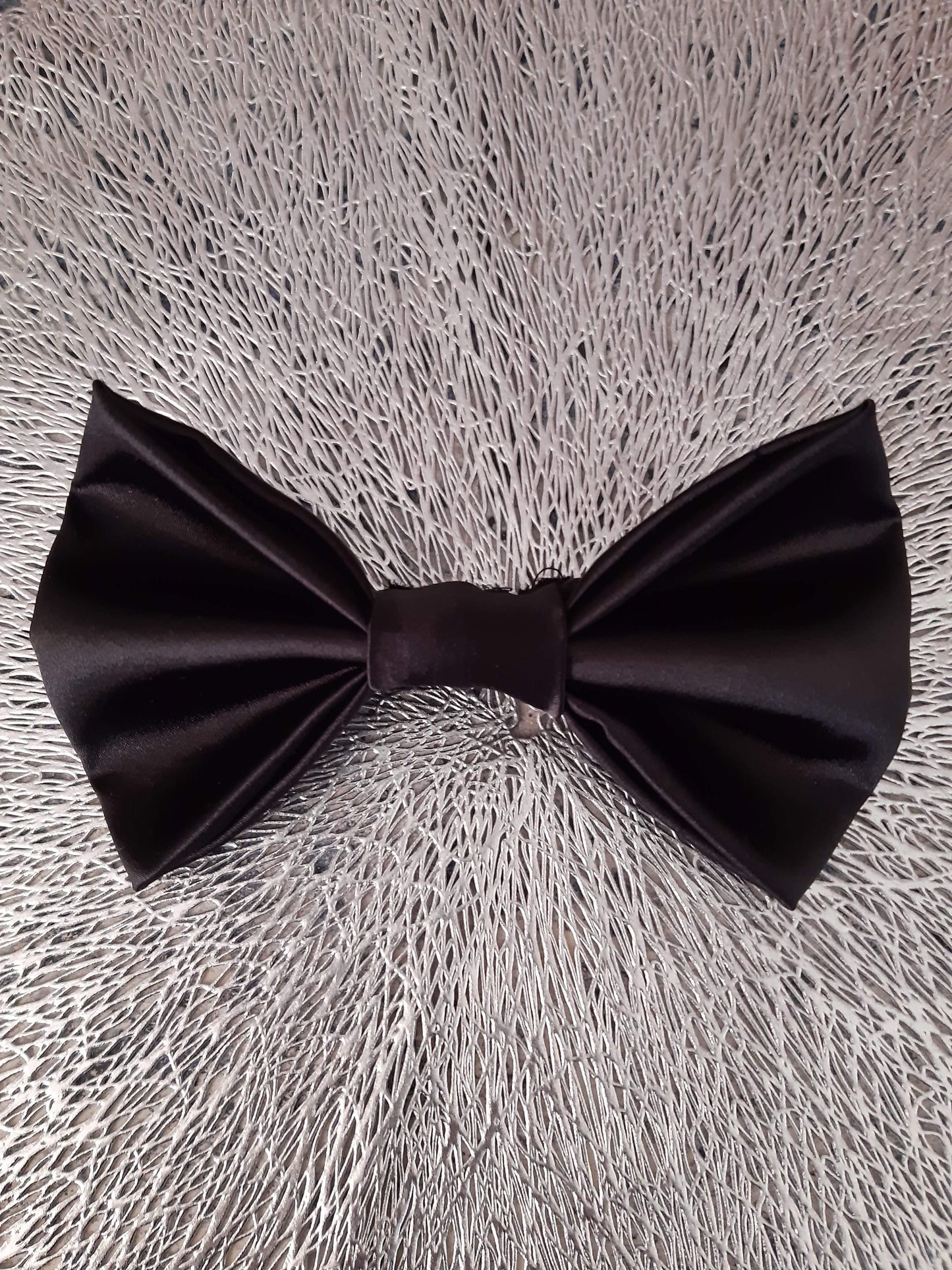 Bow tie